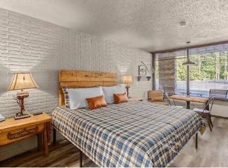 Stonegate Lodge King Bed Wifi Roku Tv Salt Water Pool Room #203 Eureka Springs Bagian luar foto