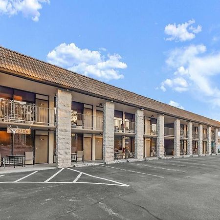 Stonegate Lodge King Bed Wifi Roku Tv Salt Water Pool Room #203 Eureka Springs Bagian luar foto