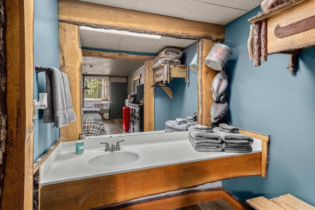 Stonegate Lodge King Bed Wifi Roku Tv Salt Water Pool Room #203 Eureka Springs Bagian luar foto