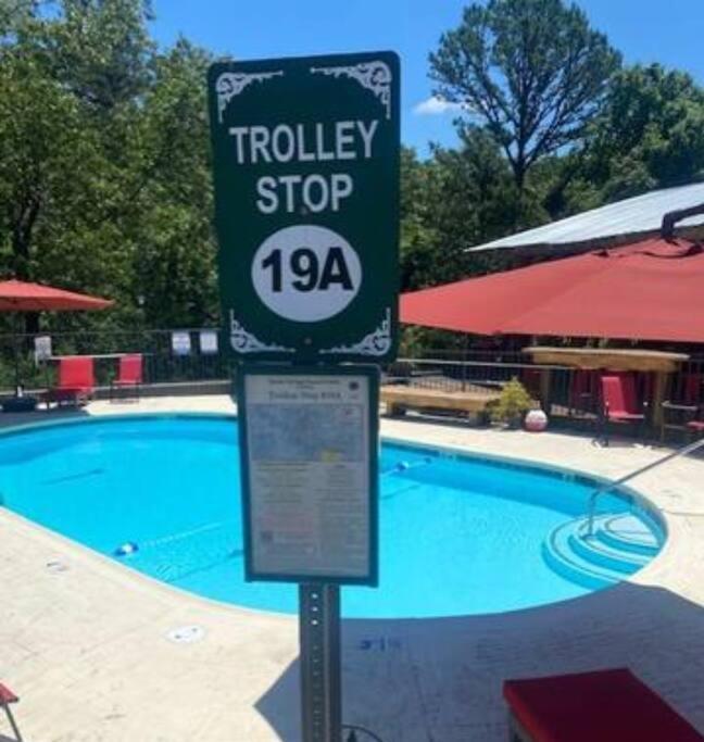 Stonegate Lodge King Bed Wifi Roku Tv Salt Water Pool Room #203 Eureka Springs Bagian luar foto