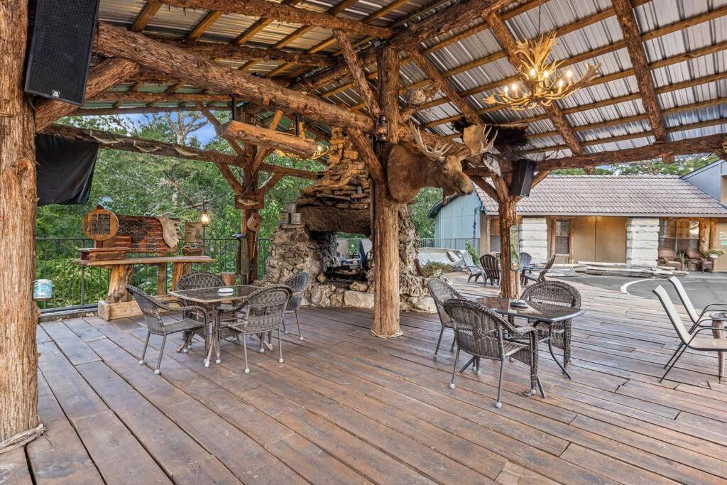 Stonegate Lodge King Bed Wifi Roku Tv Salt Water Pool Room #203 Eureka Springs Bagian luar foto