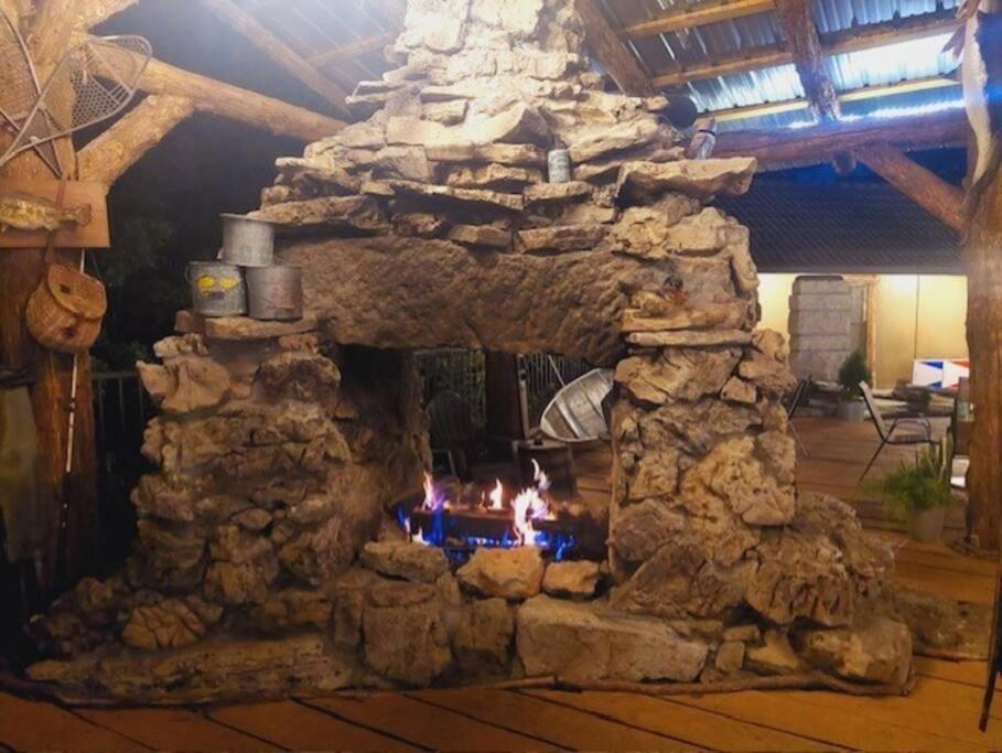 Stonegate Lodge King Bed Wifi Roku Tv Salt Water Pool Room #203 Eureka Springs Bagian luar foto
